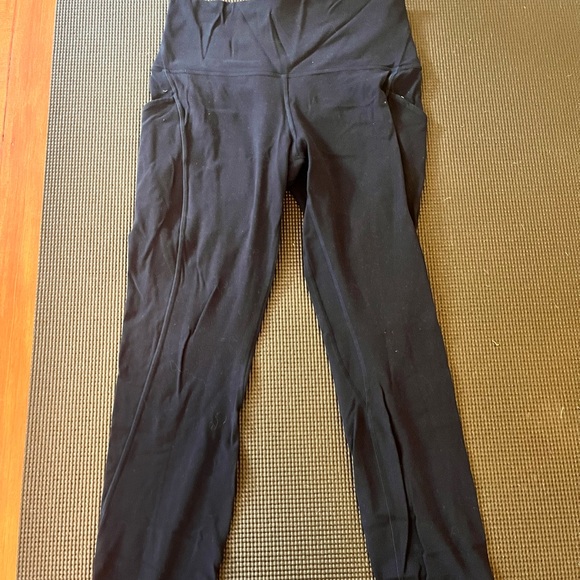 Align. Leggings with pockets! Good condition. - Picture 3 of 3